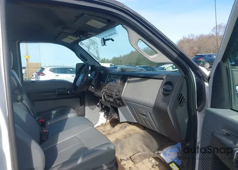 2015 Ford F-250 Xl z USA, uszkodzony, nr VIN 1FD7X2B62FEC84150